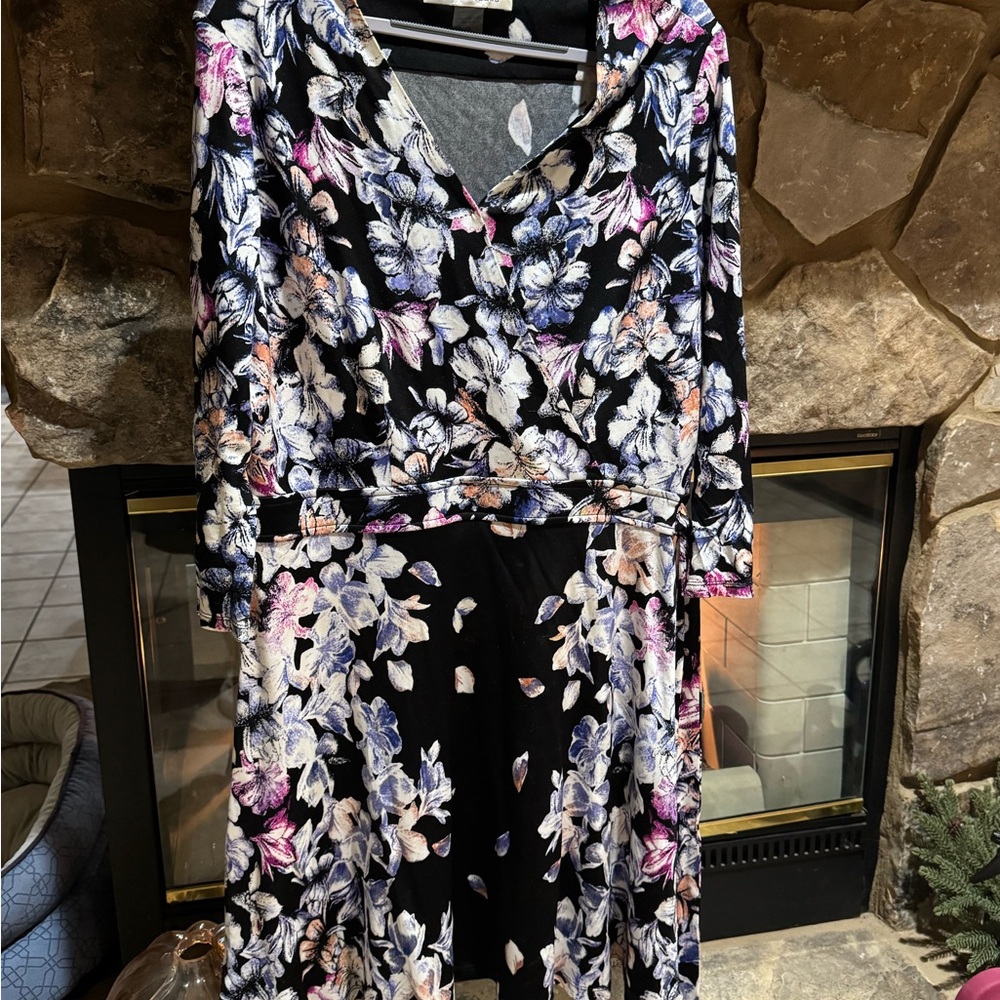 Stunning Peter Nygard Black Floral Long Sleeve Dress 16